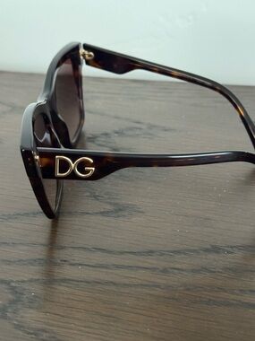 Sunglasses - Black with Light Grey Gradient
